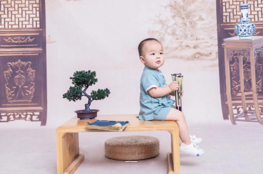 瓦房店女宝宝换尿布