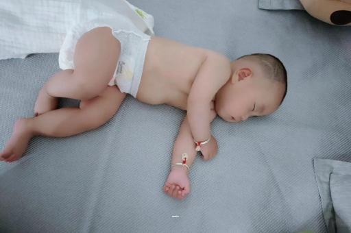 瓦房店宝宝胳膊上起红疙瘩